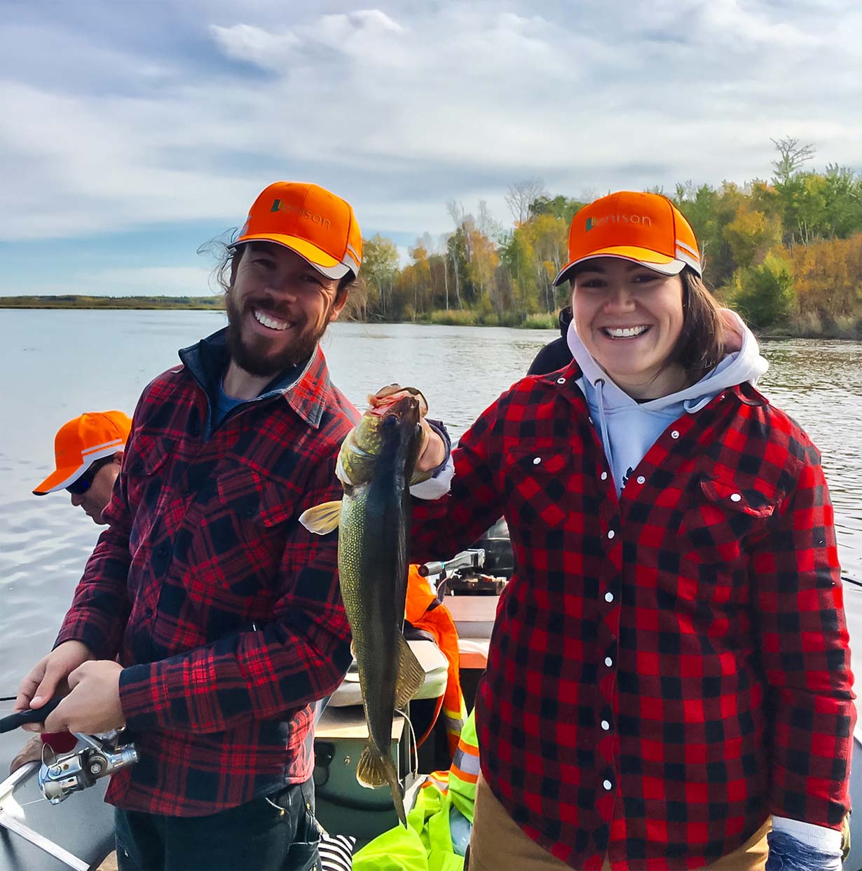 Paul Robitaille, à gauche et portant une veste à carreaux